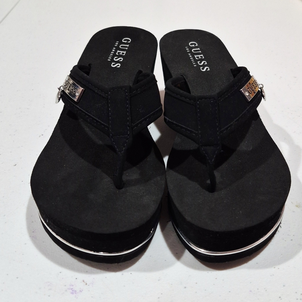*NWOT* Guess Black Platform Sandals with Silver Charm - 5M - Picture 3 of 5
